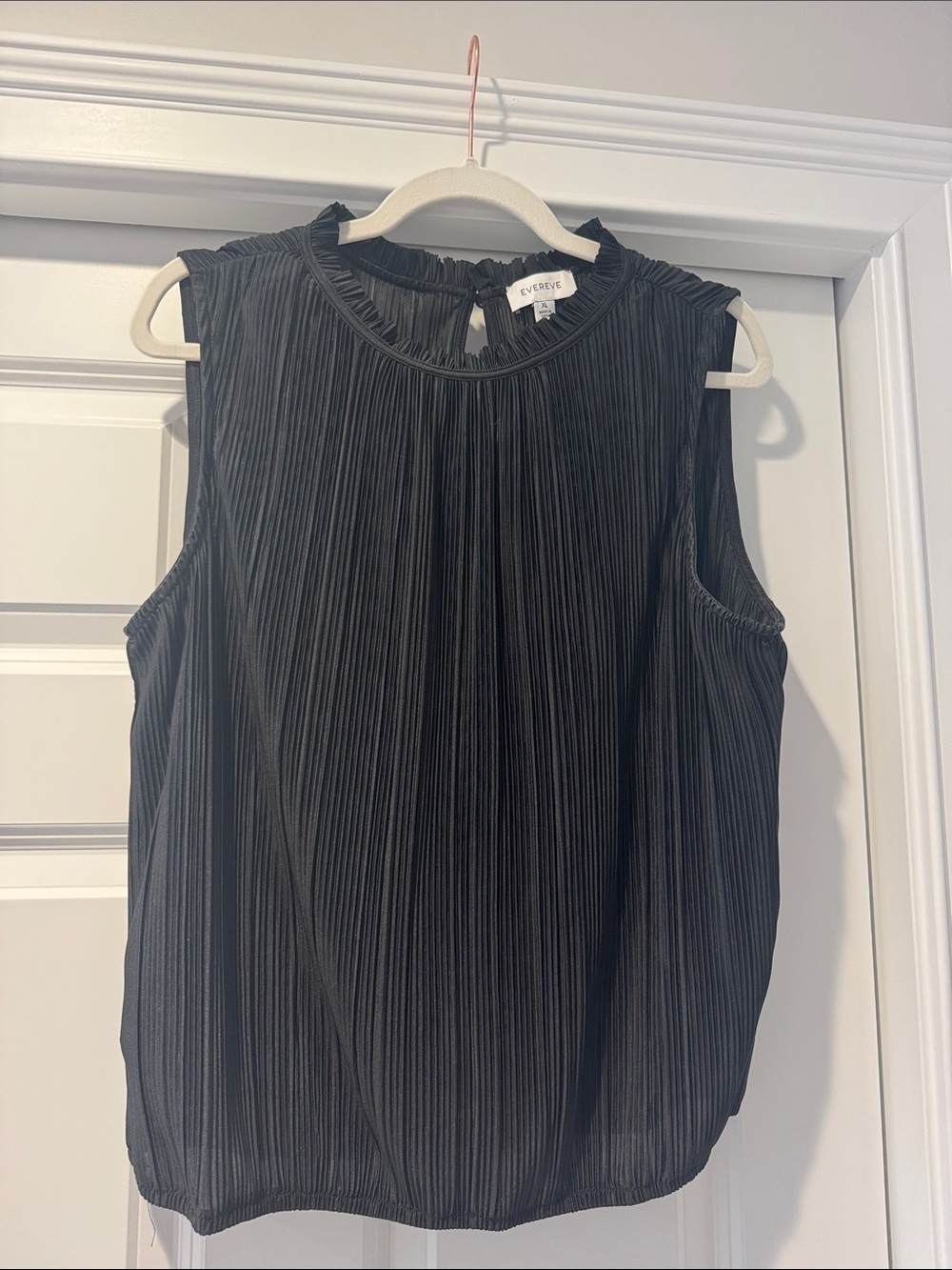 Evereve Black Sleeveless Pleated Tank with Ruffle Neck